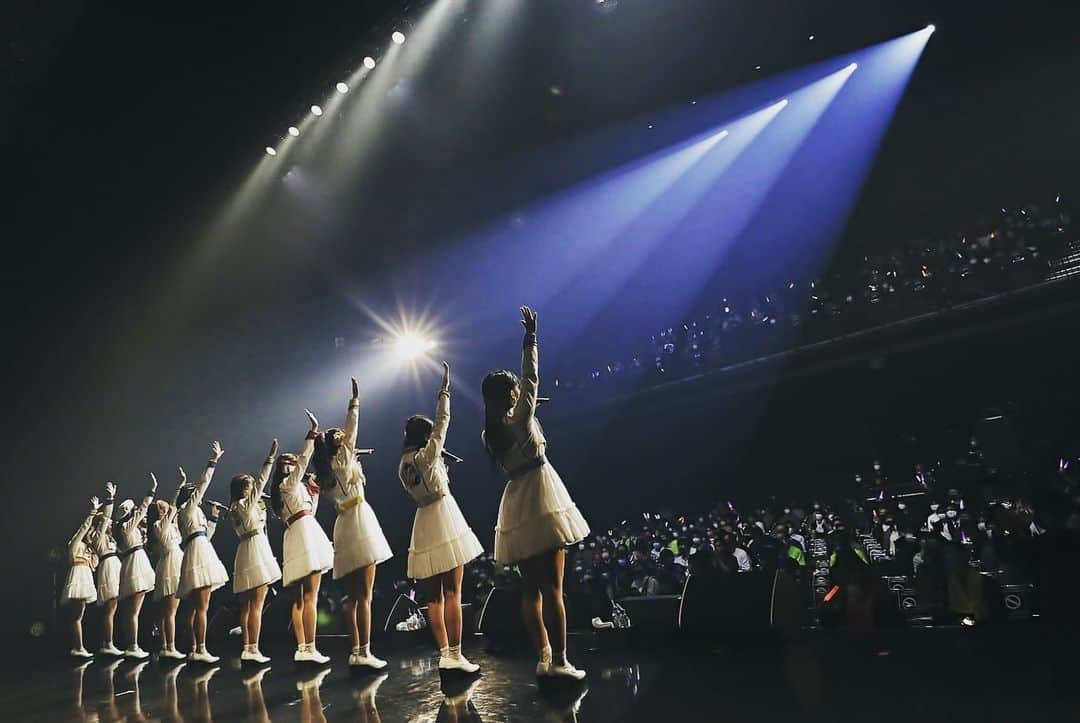 SUPER☆GiRLSのインスタグラム：「SUPER☆GiRLS 10周年LIVE ～ありがとうが止まンないっ！～  お越し頂きました皆さま 誠にありがとうございました。 10年という期間、 温かい応援があったからこそ 繋いでくることができております。 心から感謝の気持ちでいっぱいです。  この先11周年へと歩みますが、 引き続きSUPER☆GiRLSの応援の程宜しくお願い致します。  #スパガ #ニジスト #avex #idol #live」