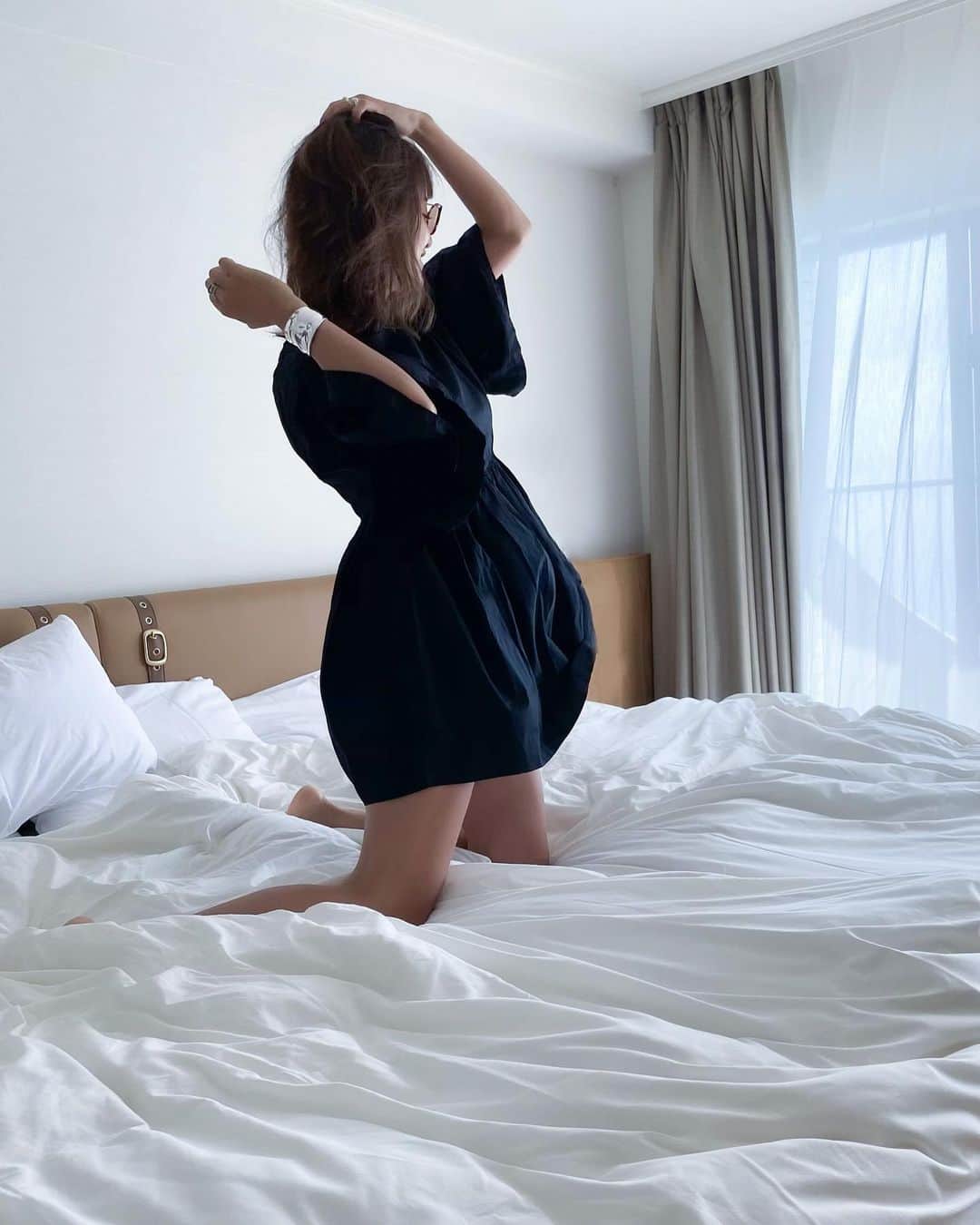 紺谷みえこのインスタグラム：「𝐿𝑖𝐿𝑖𝑅𝑒𝑛𝑎 気に入りすぎて何回着てるの？というワンピース。 洋服の数は少ないけれど、買った洋服は大切に着ます。　  #LiLiRena  #dress #fashion  #likes #black #model #frill #mini #ootd #japan_of_insta  #ワンピース　#ミニ　#ファッション　#黒　#モデル　#お気に入り　#コーデ」