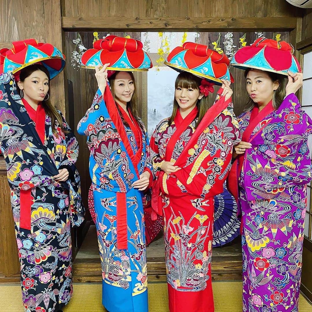 佐伯三貴のインスタグラム：「少し前に大好きな仲間と沖縄旅行😍❤️  こんな時だから消毒、マスク、うがい手洗い徹底して密や人混みを避けて楽しみました☺️  この歳でこんな最高の仲間ってなんて幸せなんだろ…😭❤️  #イツメン最高❤️  #うちなんちゅー #なんくるないさー #沖縄で作ろう大きな輪」