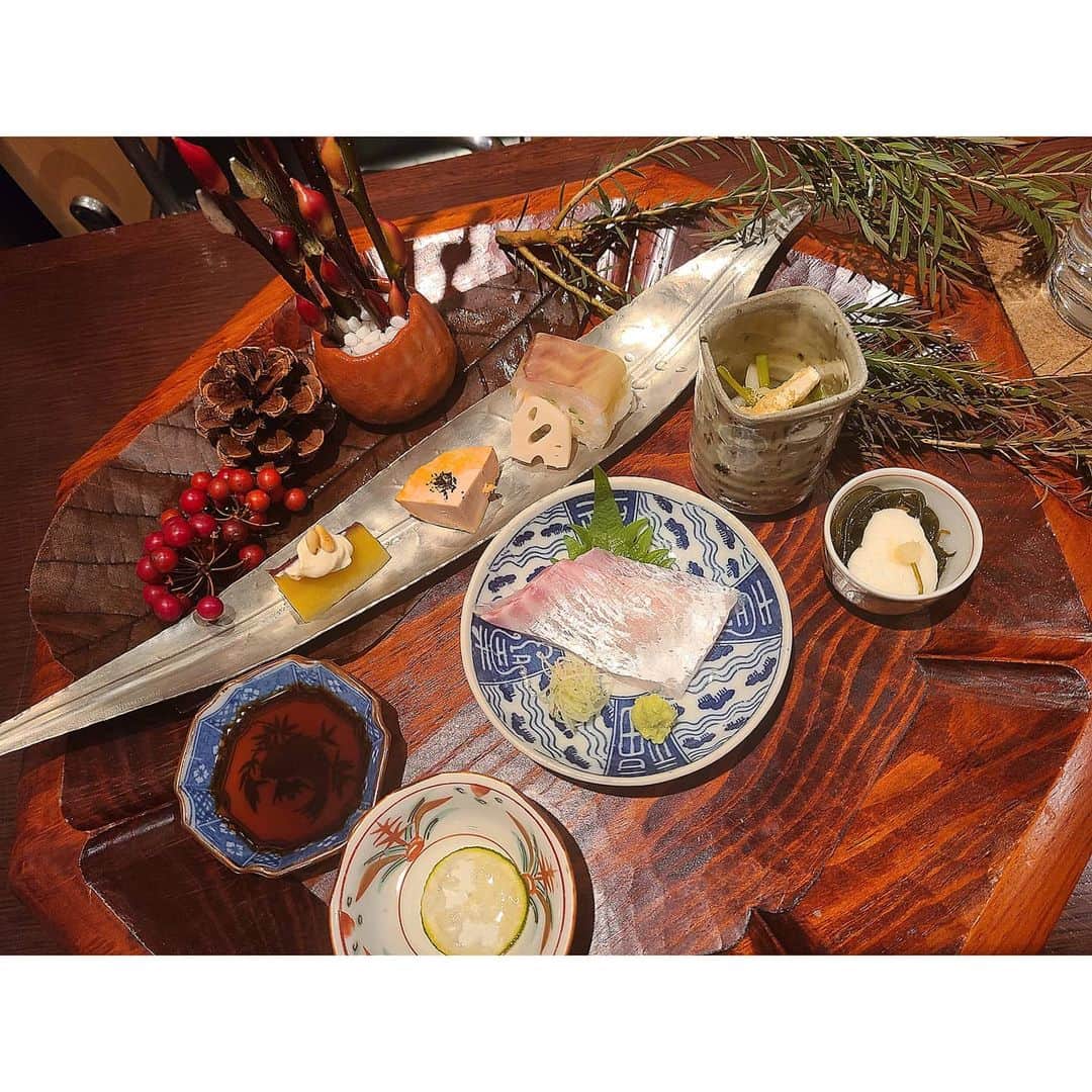 未來歩のインスタグラム：「お久し振りな弧柳さん☺️　  やっぱり弧柳さんの和食はホッこりしてて、 好き🙌  牛蒡のすり流しが好み過ぎた♥️ 魚庭もパワーアップして美味しかったな😄  今回は松尾さんの前の特別席🤣　 いつも癒されます🎵 ありがとうございました🍀  #和食 #なにわ  #盛り付け #大阪グルメ #食べログ#美味しい#グルメ#大阪 #ミシュラン  #八寸#器」