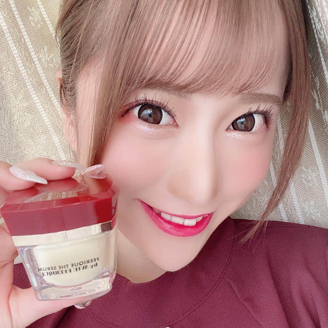 初美りんのインスタグラム：「. . 最近発売したばかりの、FEERIQUE THE SERUM(フェリークザセラム)✨ 使ってみたよん♥️ . りんりんはニキビもできにくくなったし、美白効果と肌ももちもちになった😳💖 . 他の同じような美容クリームを使ってたけど、ベタつきも匂いも気にならないので使いやすい😍♬ . . みんなも使ってみてね(*∩ω∩) . . . #AVIEFEERIQUE#FEERIQUETHESERUM @aviefeerique #skincare#vitamin#ビタミンC美容クリーム#ビタミンC誘導体高配合 #美容クリーム#美容#スキンケア#スキンケア用品#コスメ好きさんと繋がりたい」