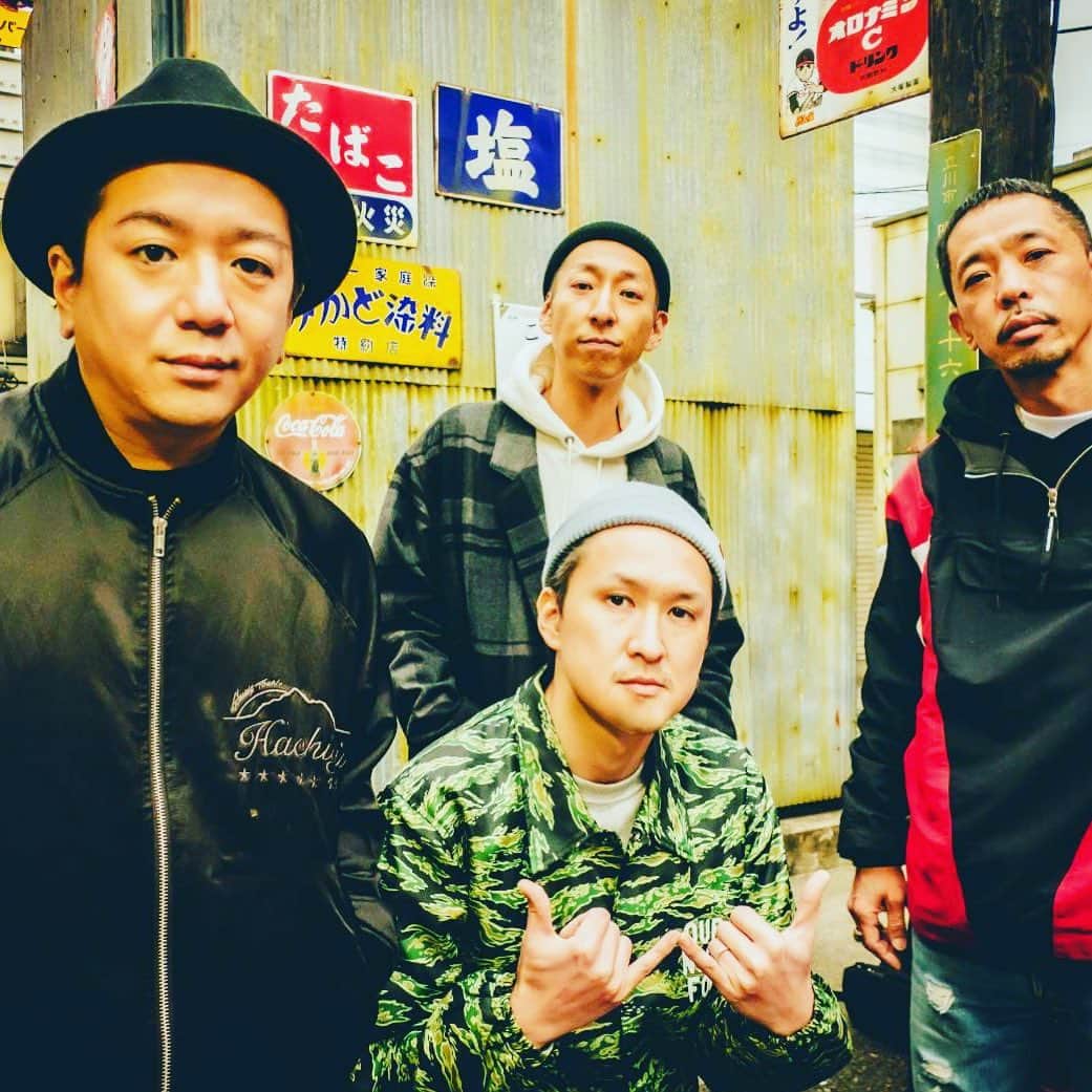 LITTLEのインスタグラム：「東京都下の仲間と一曲作りました！MVも最高なんで観てください！ #八王子少年 #東京都下  https://youtu.be/v-p0vrMPp5Q」