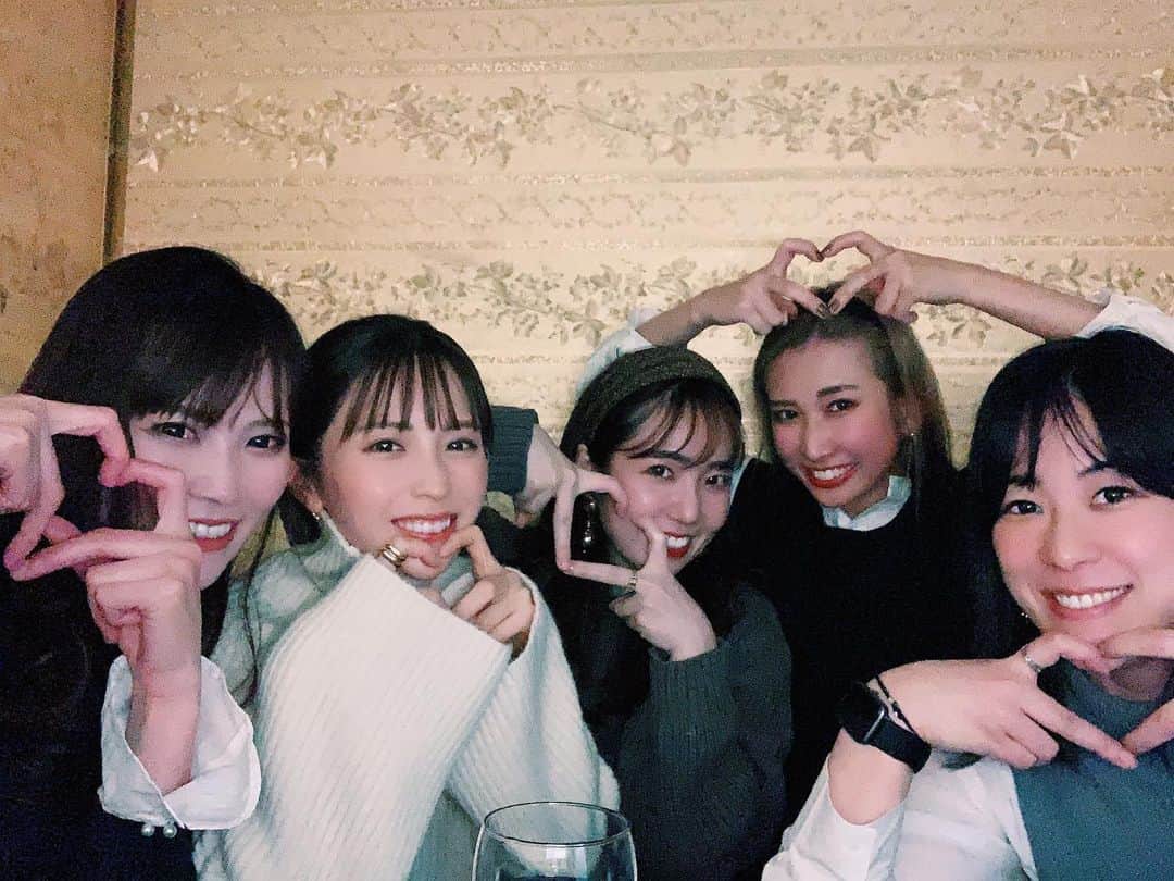 harubo515さんのインスタグラム写真 - (harubo515Instagram)「🍷🥂🍷🥂🍷 短大メンバーで忘年会した😛 #手でハート」12月23日 17時50分 - harubo515