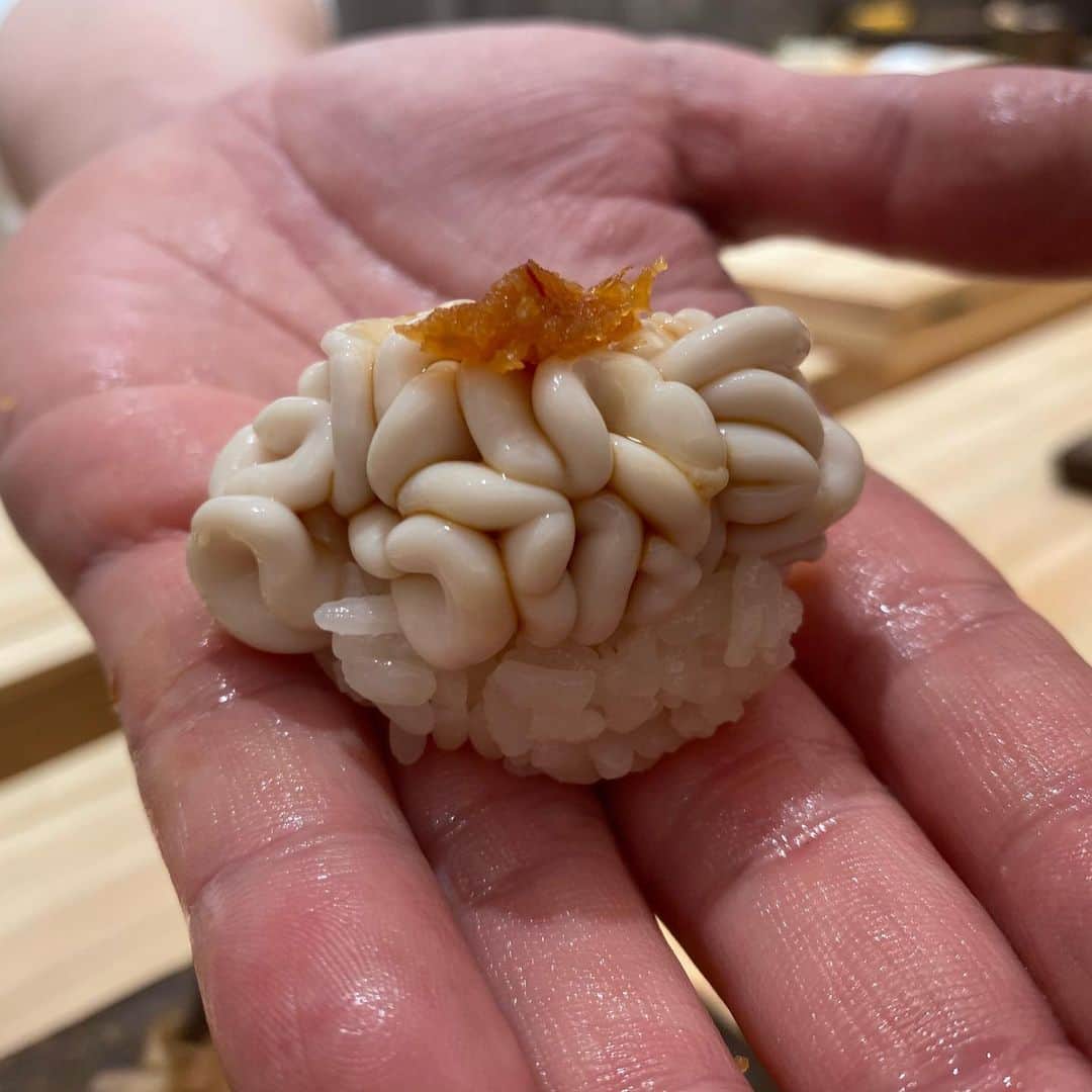 園崎夏海のインスタグラム：「写真下手なこの私が先生のご指導の元こんなに上手に撮れました🤳🥰  採点してください！笑  かなり上達したのでは？ww 先生おめでとう🎉先生ありがとう📸😍 @nanakachandesuyo  #鮨スタグラム」