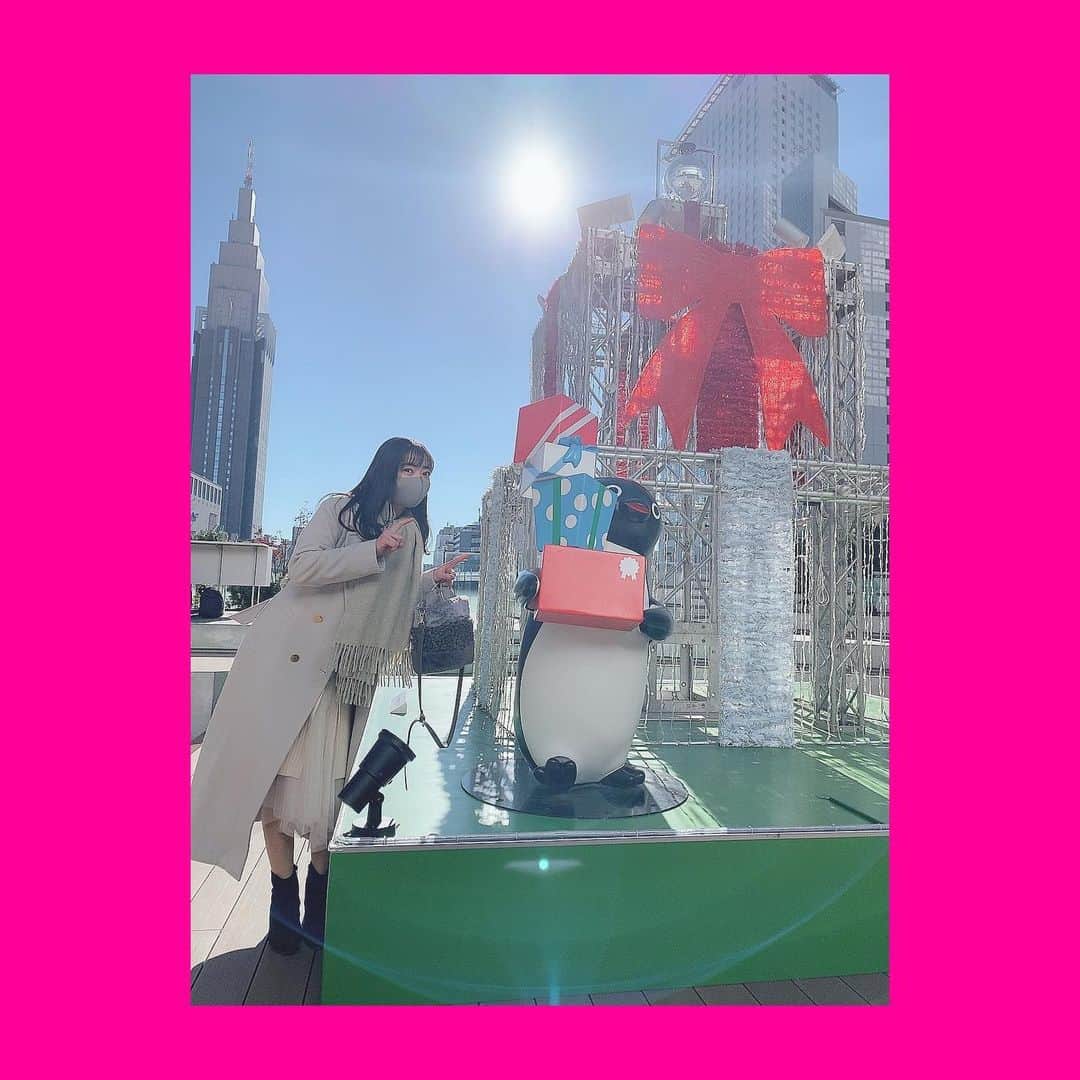 成田梨紗さんのインスタグラム写真 - (成田梨紗Instagram)「街はクリスマスがいっぱいだね🎄﻿ 昼間に点灯してない飾り付けをまじまじと見て﻿ なんだかほっこりしました😂🎁✨﻿ ﻿ 今年は忘年会もできないね…ということで﻿ 打ち合わせも兼ねてサクッとランチ会を開いて下さいました！仕事納めはまだですが💨💨﻿ ﻿ #サザンテラス #サザンタワー」12月23日 17時56分 - narita_risa
