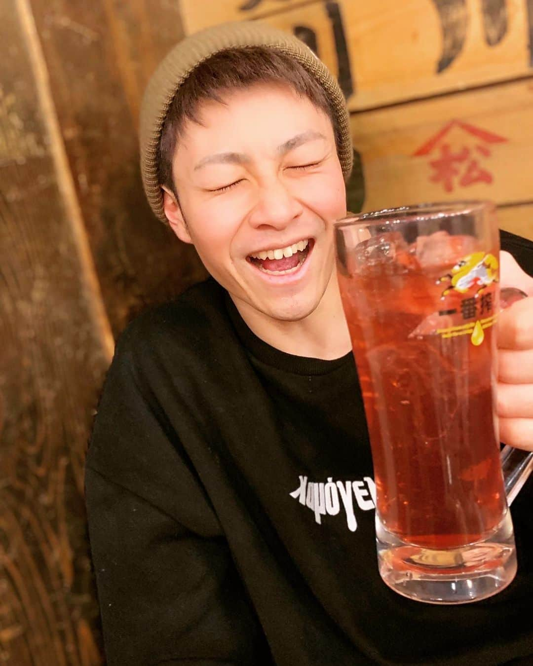 東郷知典さんのインスタグラム写真 - (東郷知典Instagram)「酒飲みてーーって思ったけど今日ファンクラブのzoom飲み会でしたw🍺  飲もーっと！！  #お酒好き #酒 #最高かよ #ニット帽コーデ #酒場 #笑顔が一番 #黒コーデ #黒服 #ノリ#ジョッキ」12月23日 17時57分 - 105_nori