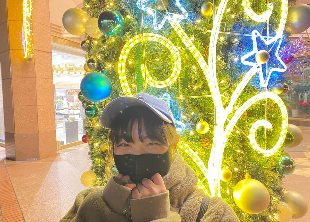 小高サラさんのインスタグラム写真 - (小高サラInstagram)「・  先日のイルミネーション🎄  羽野瑠華ちゃん、渡辺梨世ちゃん、結月彩ちゃんと見に行ってきたのです〜  きらきら わくわく ぱしゃぱしゃ、みたいな  そして マスクマスクって感じですが  感染対策ばっちりということで👌  #イルミネーション #クリスマス」12月23日 17時58分 - sara_odaka_official