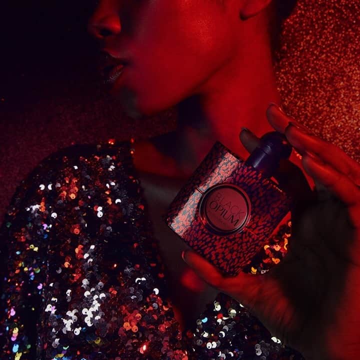Yves Saint Laurent Beautyさんのインスタグラム写真 - (Yves Saint Laurent BeautyInstagram)「Make the party reach its climax with the new wild limited edition bottle of BLACK OPIUM EAU DE PARFUM. The new it-bottle dressed with a glittering baby leopard print, it's luxury gone wild. #yslbeauty #blackopium #giftwildly」12月23日 17時58分 - yslbeauty