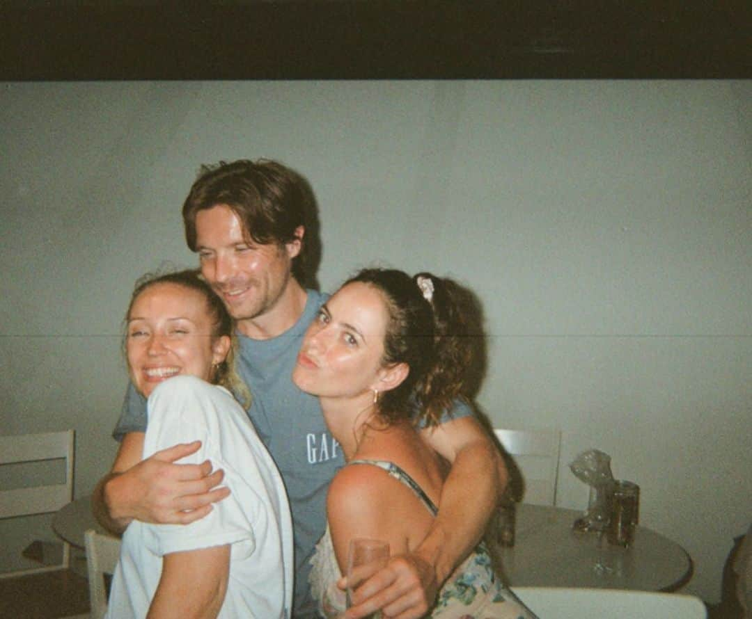 カヤ・スコデラリオさんのインスタグラム写真 - (カヤ・スコデラリオInstagram)「Accidentally deleted this earlier 😩  take 2 - missing my beautiful sweaty friends. Can’t wait to be able to hug you all again ❤️❤️」12月23日 18時00分 - kayascods