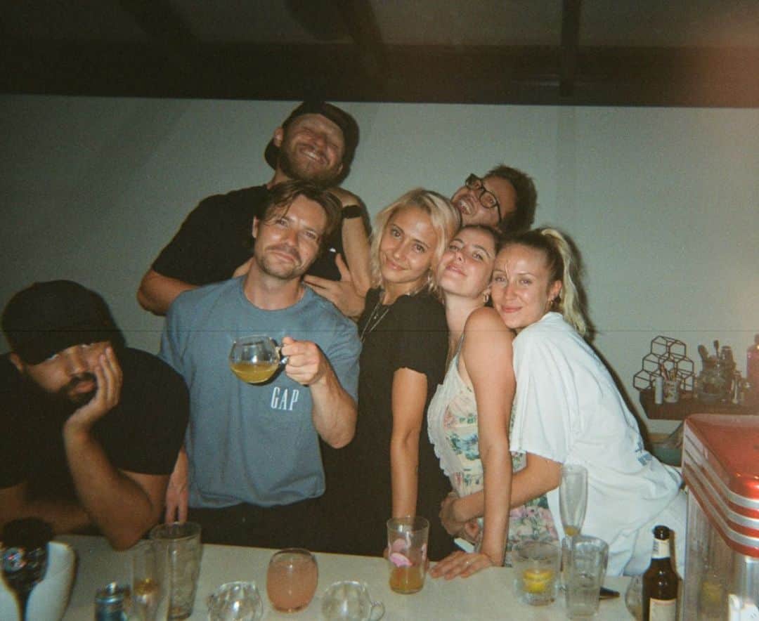 カヤ・スコデラリオのインスタグラム：「Accidentally deleted this earlier 😩  take 2 - missing my beautiful sweaty friends. Can’t wait to be able to hug you all again ❤️❤️」