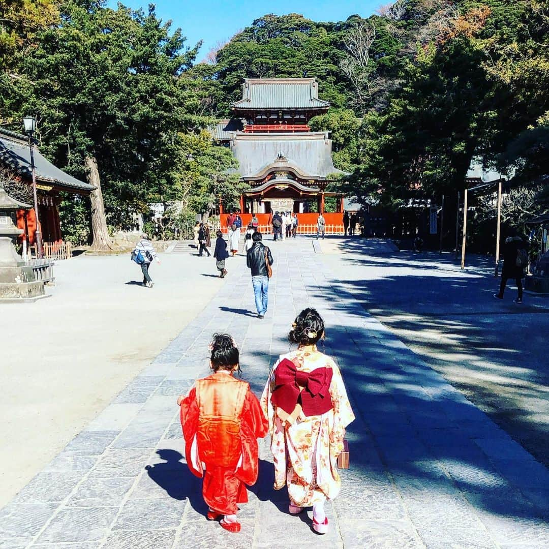 中川大志のインスタグラム：「七五三😊‼️ 写真撮ってもらって鶴岡八幡宮にお参り行きました⛩👏😑 おめでとう😚 #鶴岡八幡宮 #七五三 #和服 #着物 #袴  #コフレで撮ったよ」