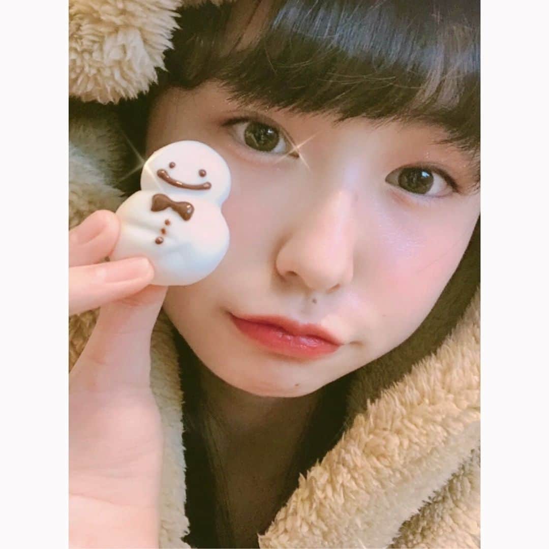 森﨑美月さんのインスタグラム写真 - (森﨑美月Instagram)「☕️❤️  雪だるまのマシュマロに （╹◡╹）を書いて ココアにちゃぽん♬  明日は楽しみな Xmas Eve⭐︎ 温まって寝ましょ〜〜〜❤︎ ⁑ ⁑ ニコプチTVみてくれて (≧∀≦)❤︎ｱﾘｶﾞﾄｳ 「Puchi U」企画の裏側と「あこもんプロジェクト」の続編がUPされてま〜す♬ ⁑ ⁑ ⁑ #ニコプチ #プチモ #森﨑美月 #もんちゃん #ゆきだるま#ココア」12月23日 18時07分 - morisaki_mizuki_