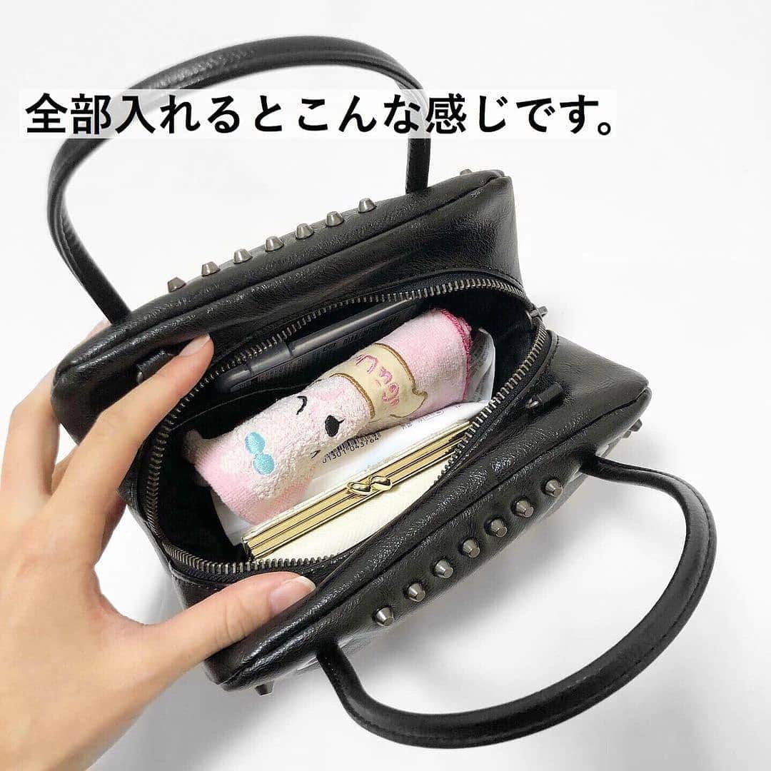 4meee!さんのインスタグラム写真 - (4meee!Instagram)「＼ZARAのミニバッグはチェック済み？／⠀﻿ ﻿ ﻿ ZARAのミニバッグが高見え&使いやすすぎて買わずにいられない！﻿ ﻿ かわいいだけじゃなくしっかり容量もあるなんて便利すぎる！﻿ ﻿ ﻿ 通販でもまだ購入できるのでぜひ公式サイトをチェックしてみてね✨﻿ ﻿ ﻿ Thankyou🎀﻿﻿ ﻿@comaki_simple ﻿﻿﻿ 流行りのアイテでムやスポットには　@4meee_com をタグ付けして投稿してください🎀﻿﻿﻿ .﻿﻿ #4MEEE#フォーミー#アラサー女子#女子力向上委員﻿ #zara#ザラ#ザラジョ #ザラ購入品 #ザラコーデ #ザラジョコーデ #ザラ女 #ZARAコーデ #zara購入品 #バッグ#ミニバッグ#スタッズバッグ#大人かわいい#大人コーデ#ミニバッグの中身 #ミニバック #バッグの中身#バッグ好き #zara好き#zaraoutfit #プチプラ#プチプラ収納 #プチプラファッション #プチプラばバッグ#プチプラ#高見えバッグ」12月23日 18時09分 - 4meee_com
