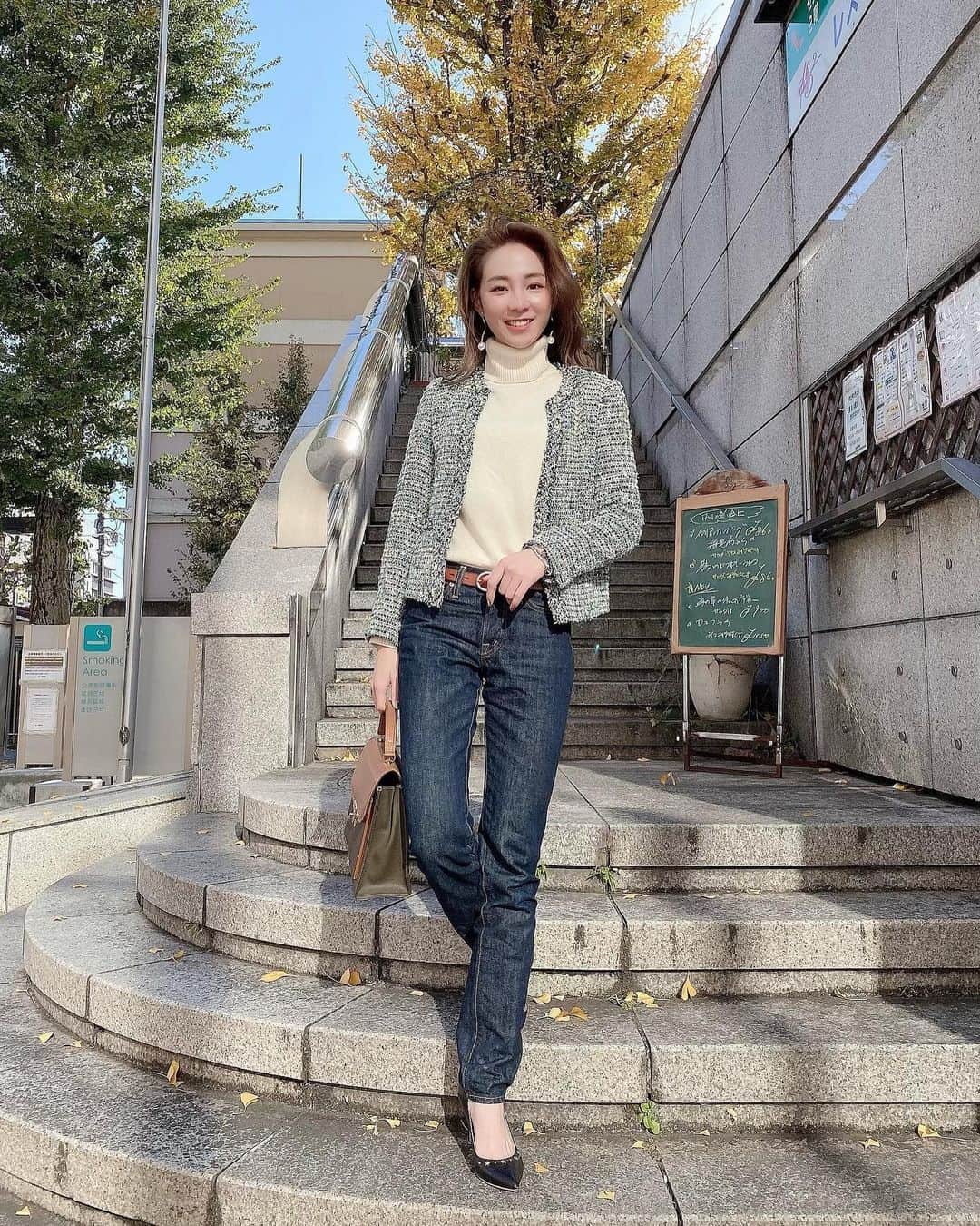 利水翔のインスタグラム：「. .  ﻿ 秋冬コーディネート🍂﻿ ﻿ バッグはおばあちゃん👵が﻿ 昔使ってたのを貰いました☺️💓﻿ ﻿ ﻿ ﻿ ﻿ ﻿ ﻿ #enjoy #smile﻿ #ootd #happy﻿ #fishing #angler﻿ #selfie #coat #fation ﻿ #秋 #釣り#ツリジョ﻿ #コーディネート #offshot﻿ #釣りガール #利水つばさ#私服﻿ #ファインダー越しの私の世界﻿」