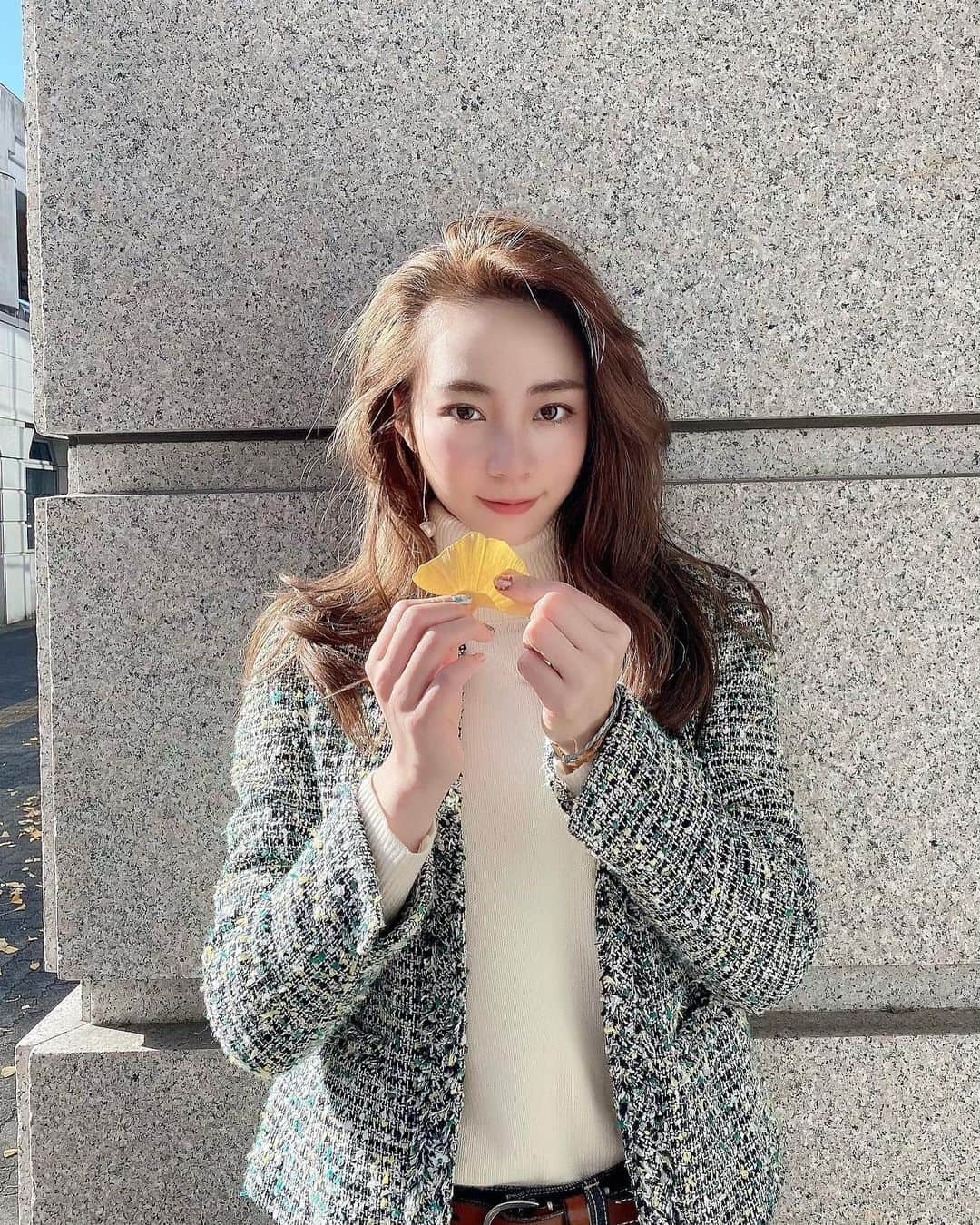利水翔のインスタグラム：「. . この日のメイクは﻿ いつもと違って﻿ 赤リップ💄にしてみました☺️﻿ ﻿ ﻿ ﻿ ﻿ ﻿ ﻿ ﻿ ﻿ #enjoy #smile﻿ #ootd #happy﻿ #fishing #angler﻿ #selfie #coat #fation ﻿ #秋 #釣り#ツリジョ #銀杏﻿ #コーディネート #offshot﻿ #釣りガール #利水つばさ#私服﻿ #ファインダー越しの私の世界﻿」