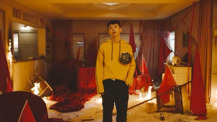 Giriboyのインスタグラム：「🎥 기리보이 - 사랑이었나봐  ▶ link in @wejustmusic bio ▶ Youtube "Justenterprises"  Director @paranoidparadigm Exp. @vm_project Starring @kim_yikyeong @giriboy91  @2252_official @wejustmusic  #사랑이었나봐 #ItWasLove #기리보이 #GIRIBOY #9컷 #9Cut」