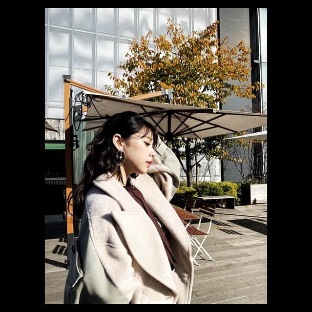田中美麗さんのインスタグラム写真 - (田中美麗Instagram)「カレンダーオフショット〜。  今日から１日１枚ずつ、オフショットを発売日まであげていきます♡  えーっと これは何月の衣装だったけな。  #カレンダー #2021 #オフショット」12月23日 18時31分 - mirei_tanaka_