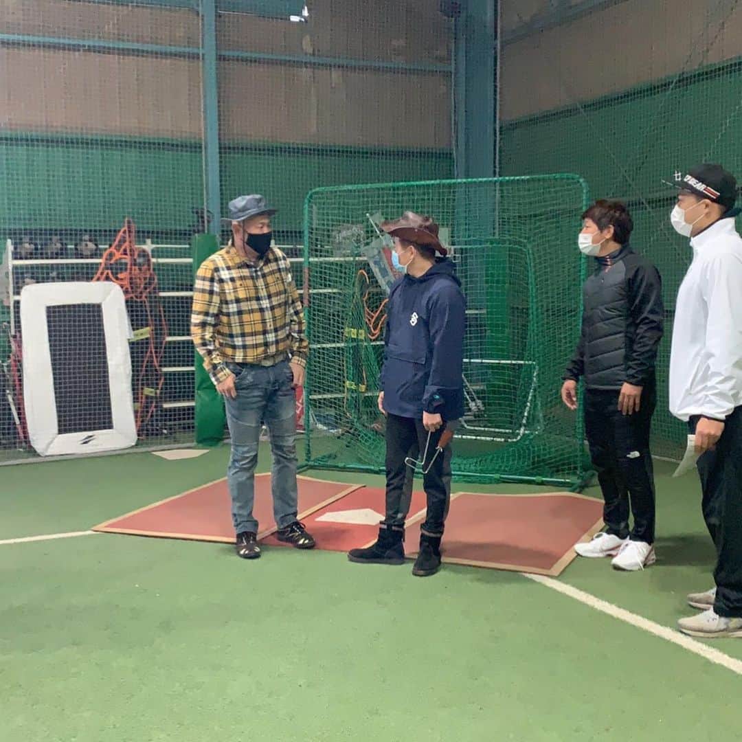 小田幸平のインスタグラム：「今日はハンバーグ師匠（井戸田さん）トクサンTVとコラボYouTube撮影でした❗️最高に面白い1日になりました。ありがとうございました😊#ハンバーグ師匠#トクサンtv#はげch#井戸田潤さん#読売ジャイアンツ#中日ドラゴンズ#コラボ#撮影」