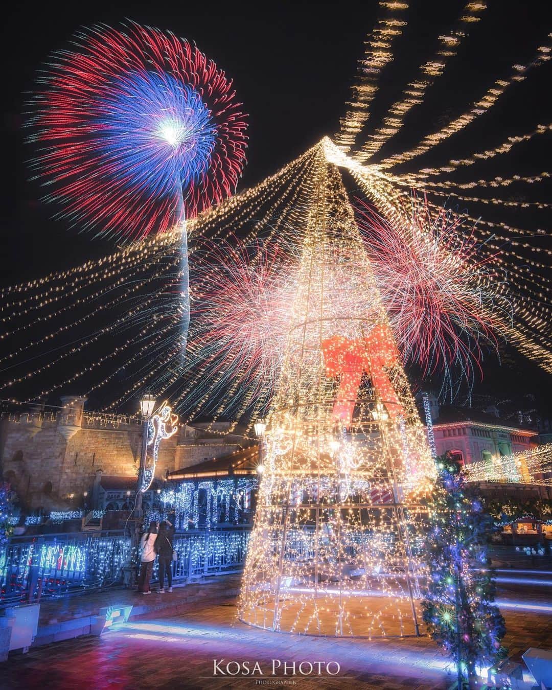 のインスタグラム：「気づけば、明日はクリスマスイブ🎄 サンタさん 素敵な🎁をお願いします‼️ . Location:和歌山 Wakayama / Japan🇯🇵 Date:2020年11月 . #フェスタルーチェ #和歌山マリーナシティー #花火 #worldwidefireworks #クリスマス #japan_night_view_member #raytrekフォトコンテスト2020 #レイトレッククリエイター #LBJ_Legend #bestphoto_japan #art_of_japan_ #tokyocameraclub #dpj_member #team_jp_ #IG_PHOS #photo_jpn #ptk_japan #pt_life_ #bestjapanpics #Lovers_Nippon #light_nikon #sorakataphoto  #広がり同盟メンバー #nipponpic_member #special_spot_legend #s_shot #japan_of_insta #Rox_Captures #kf_gallery_vip #フェスタルーチェin和歌山フォトコンテスト2020」