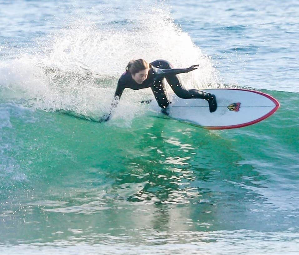 脇田紗良さんのインスタグラム写真 - (脇田紗良Instagram)「めちゃめちゃ楽しい🥰　@lostsurfboardsjapan X @markrichardssurfboards #CaliforniaTwin   📸 @yasushi_photos」12月23日 18時50分 - sara_wakita1010