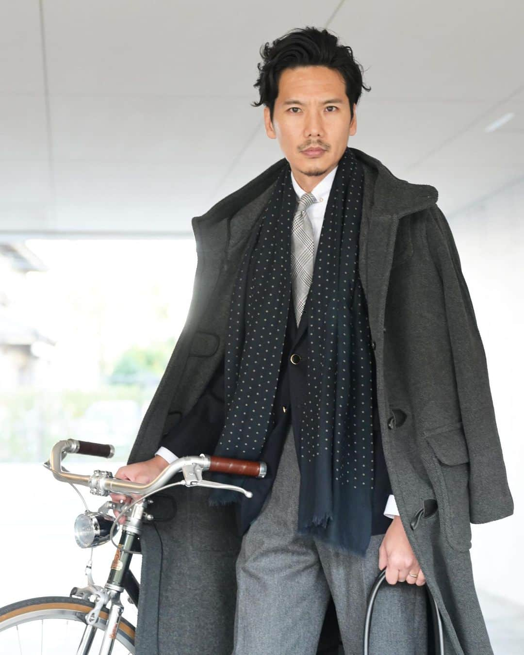 Shuhei Nishiguchiさんのインスタグラム写真 - (Shuhei NishiguchiInstagram)「" Layering Classic Patterns" Details◀︎◀︎◀︎swipe left 自転車シリーズ ・ ・ ・ Tap for Brands #beamsf #brillaperilgusto #tsuchiyakaban #instafashion #picoftheday #mensstreetstyle #follow #sartorial #influence #bestoftheday #vintagestyle #vintagewear  #spezzatura #outfitmen」12月23日 18時52分 - shuhei_nishiguchi