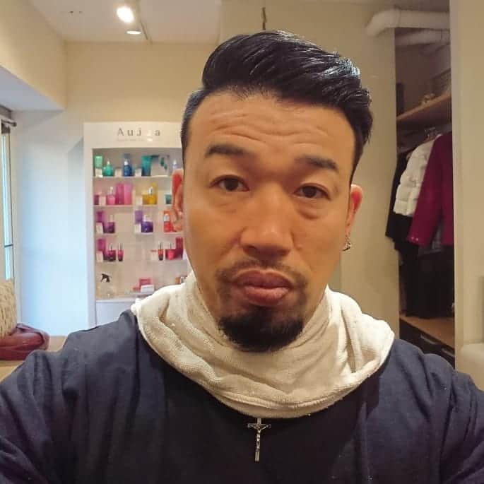 武蔵さんのインスタグラム写真 - (武蔵Instagram)「髪切りました。  刈り上げたとこが寒いです💦  #武蔵 #散髪 #haircut」12月23日 18時52分 - musashi_k1karate
