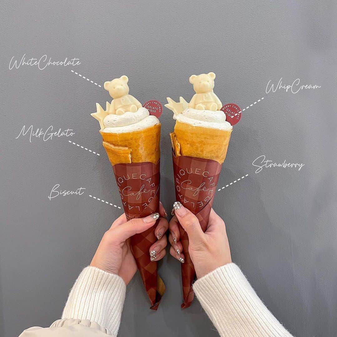 RIEさんのインスタグラム写真 - (RIEInstagram)「𝙶𝙴𝙻𝙰𝚃𝙾 𝙿𝙸𝚀𝚄𝙴 𝙲𝙰𝙵𝙴🧸🍓﻿ ﻿ 先週開始したばかりのジェラピケの﻿ ピケベアクレープを先日食べてきました🧁﻿ ﻿ ＂ピケベアのクレープ＂は﻿ 中にミルクジェラート🍨と﻿ 甘酸っぱいストロベリー🍓が包まれてて﻿ 生クリームは甘すぎず食べやすさ抜群💯﻿ ﻿ ホワイトチョコレートでできてる﻿ ピケベアちゃんもおいしかった🍫(ごめん)﻿ ﻿ こんなにも可愛いのに…﻿ 12月27日までの期間限定だそう☁️﻿ ﻿ ﻿ 🧸ピケベアのクレープ　¥1180+Tax﻿ ﻿ ﻿ ~~~~~~~~~~~~~~~~~~~~~~~~﻿ ☑︎ gelato pique cafe creperie アトレ恵比寿﻿ ☑︎ 10:00〜21:00﻿ ☑︎ 恵比寿駅 徒歩1分﻿ ~~~~~~~~~~~~~~~~~~~~~~~~﻿ ﻿ ﻿ #gelatopique #gelatopiquecafe #ジェラートピケ #ジェラピケ #ジェラートピケカフェ #ジェラピケカフェ #クレープ #クレープ部 #いちごスイーツ #苺スイーツ #くまさん #いちご🍓 #いちごのショートケーキ #クリスマス限定 #アトレ恵比寿 #恵比寿カフェ #池袋カフェ #東京カフェ #ジェラピケケーキ #かふぇすたぐらむ #かふぇめぐり #カフェ巡り #カフェスタグラム #カフェ活 #カフェ部 #東京女子部 #f4f #likeforlikes」12月23日 18時53分 - rie_tabi