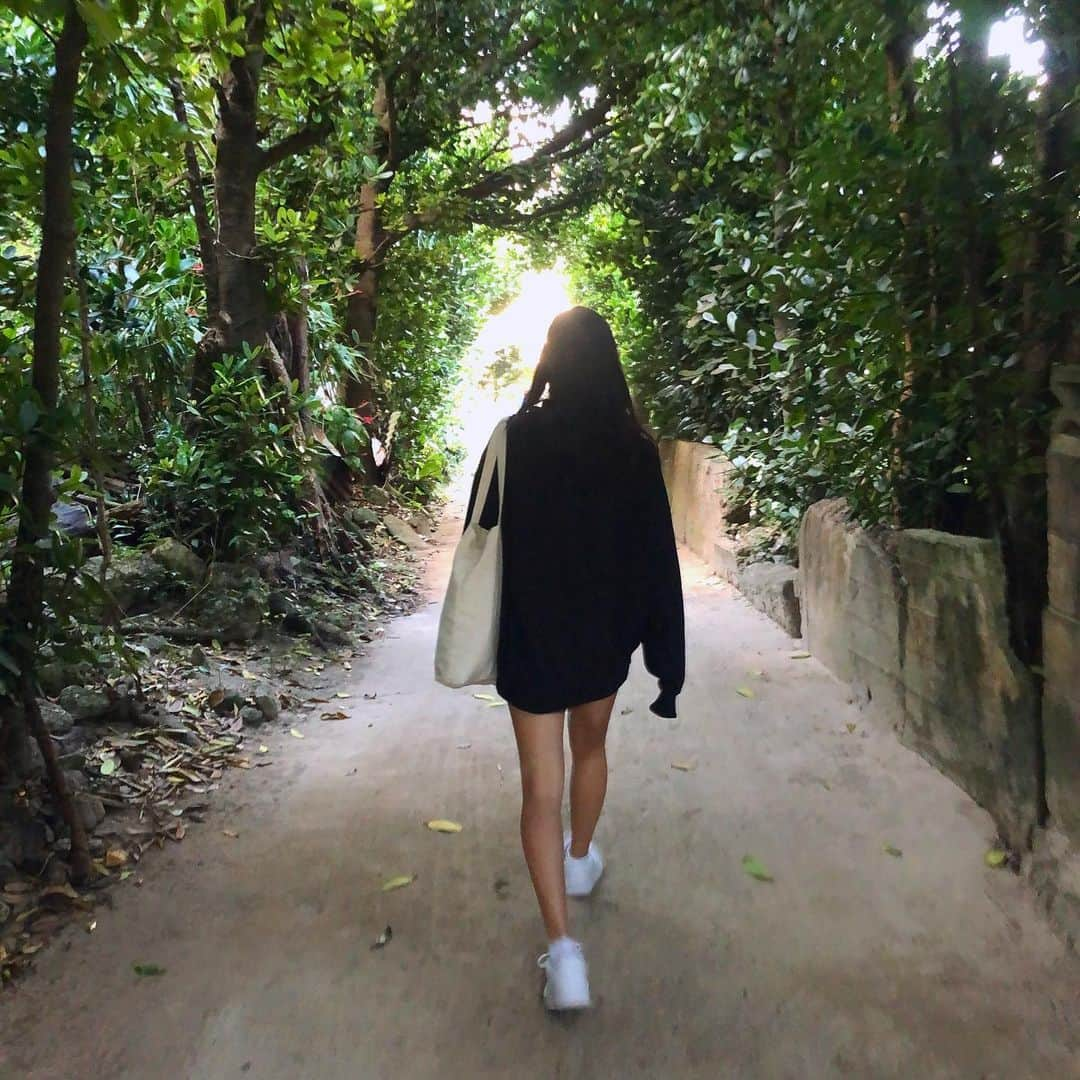 小西陽向さんのインスタグラム写真 - (小西陽向Instagram)「🌳🚶‍♀️ . . . #神戸　#セレッソ大阪応援ナビゲーター　 #関西　#インフルエンサー　#お洒落さんと繋がりたい　#美容　#エステ　#神戸女子 #女子大生 #セレッソ大阪　#セレサポ　#セレ女　#jリーグ　#model #関西モデル　#スポーツ女子　#空手　#器械体操　#空手女子　#jリーグ　#jリーグ女子　#make #makeup #ootd #sunset #沖縄　#沖縄旅行　　#沖縄観光　#sunset #ふくぎ並木」12月23日 18時56分 - hinata713