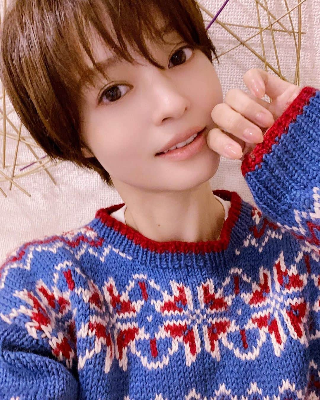 小林涼子さんのインスタグラム写真 - (小林涼子Instagram)「. 皆様『姉ちゃんの恋人』を見てくださって ありがとうございました♡ 台本を読んで、全て知ってるはずなのに 毎週ドキドキしたり、キュンとしたり… 素敵な作品に携われて幸せでした ☺︎ さてさて、明日12月24日はクリスマスイブ🎄 21時よりYouTube生配信をしたいと思います。 少し遅い時間ではありますが… 皆様の質問にお答えしたりしながら、 クリスマスを一緒に過ごせたらと思います。 よかったら🎅 🎄 #姉ちゃんの恋人 #姉恋 #ありがとうございました  #久々の #youtube #youtube生配信 #お手柔らかにお願いします」12月23日 18時56分 - ryoko_kobayashi_ryoko