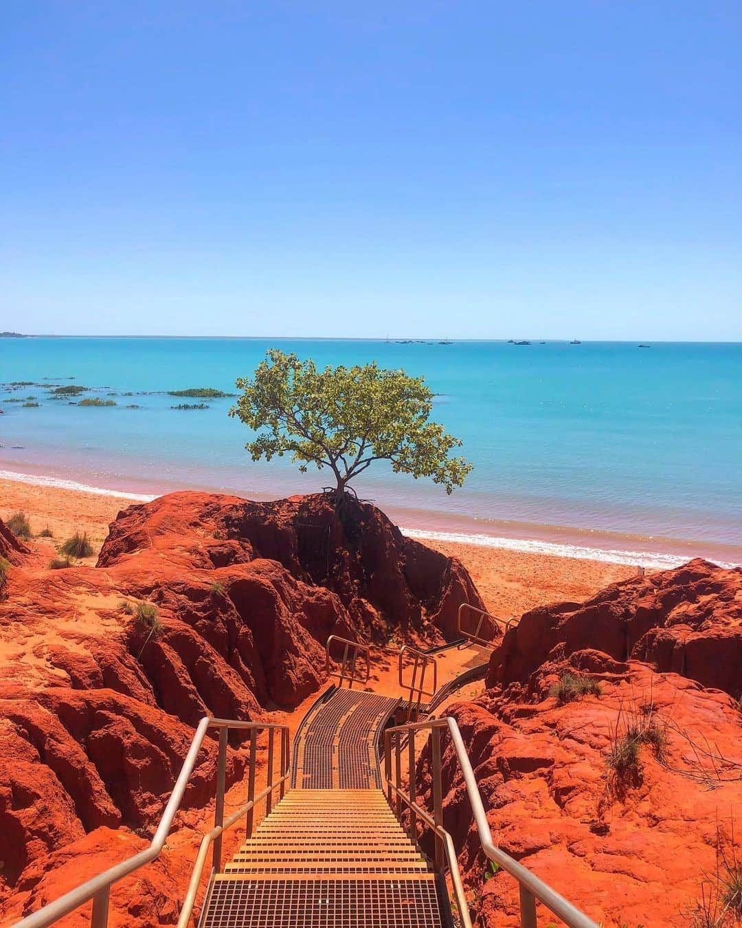 Australiaさんのインスタグラム写真 - (AustraliaInstagram)「Clear your camera rolls, #Broome is ready for its close up 📸 💁 @celestemcdonald has beautifully captured the striking colours of #thekimberleyaustralia in @australiasnorthwest in this vibrant shot. There are so many great ways to experience this slice of paradise in @westernaustralia. Get an aerial view on a scenic flight with @kimberleyairtours, @kashelicopters or @flybroome, jump aboard a camel and ride along the famous #CableBeach with @redsuncamels or #broomecamelsafaris, or simply relax in luxury at @cablebeachclub or @thebilliresort. BRB, planning a trip right now 😉 #seeaustralia #thisisWA #BroomeTime #MagicKimberley #thekimberleyaustralia #holidayherethisyear」12月23日 19時00分 - australia