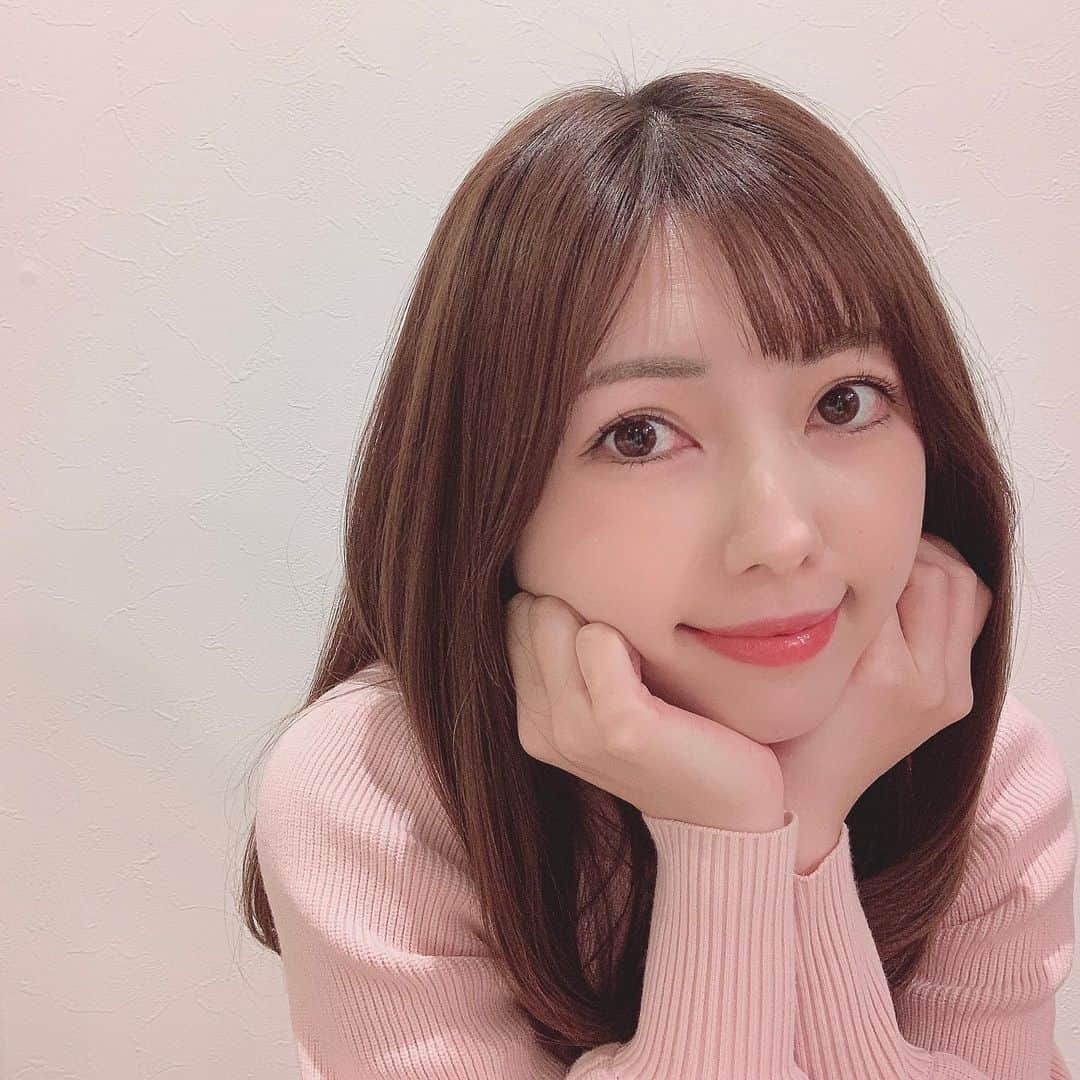 川又智菜美のインスタグラム：「先週前髪カットにいってきました✂︎💕﻿ ﻿ 一度自分で切って失敗したので﻿ 前髪だけでも美容院に行くようにしてます😂﻿ ﻿ #前髪 #前髪カット﻿」