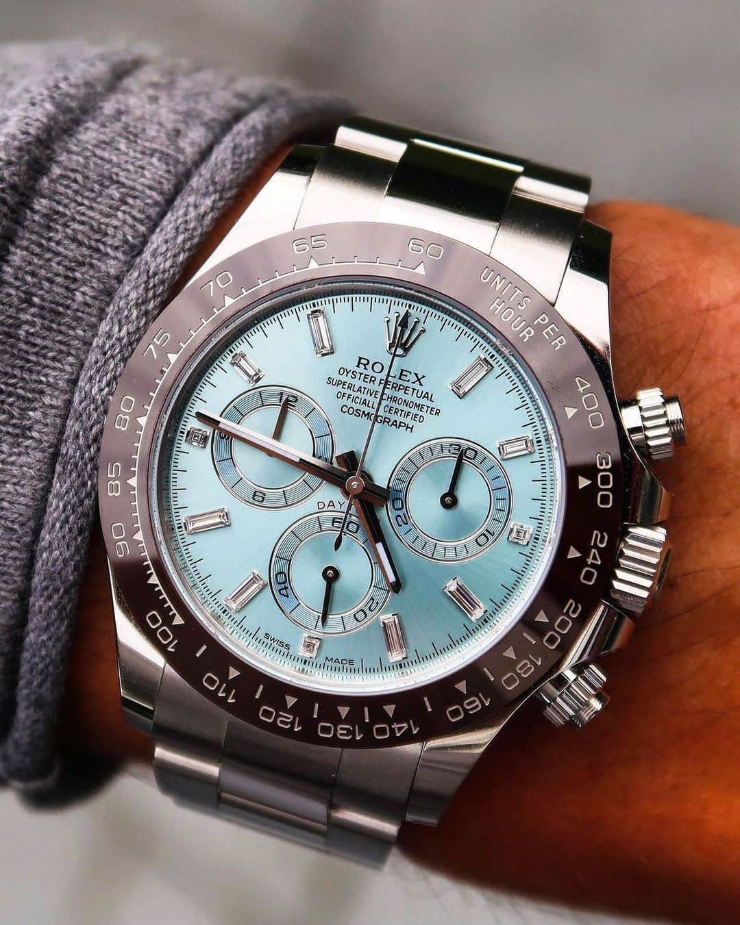Daily Watchさんのインスタグラム写真 - (Daily WatchInstagram)「Wristshot with the Rolex Daytona in platinum with ice blue dial 👀🔍 Photo by @watchrookiee」12月23日 19時02分 - dailywatch