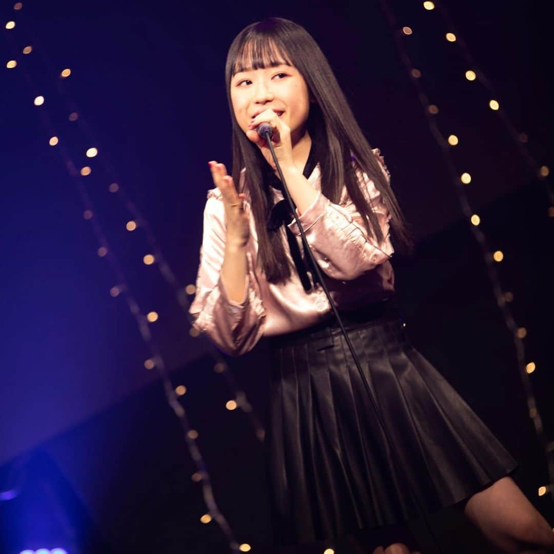 飯塚理珠（RIJU）さんのインスタグラム写真 - (飯塚理珠（RIJU）Instagram)「ʚ♡ɞ . . ワンマンの最後の曲「First Story」。 この曲は、ライブで皆さんと一緒に歌いたいと思って作った曲です。 今回は感染対策もあったので叶いませんでしたが、いつかみんなと合唱できる日が来ますように💭 . ワンマンライブお越しくださった方 本当にありがとうございました！ 来られなかった方も、いつかお会いできる日を楽しみにしています☺️🤍 . . . #飯塚理珠 #RIJU  #ワンマンライブ #ワンマン #渋谷SPACEODD #渋谷スペースオッド #スペースオッド #spaceodd #oneman #live #ライブ #guitar #acoustic #singer #ssw #弾き語り #弾き語り女子 #ギター #ライブハウス #livehouse #FirstStory #ありがとうございました ♡」12月23日 19時04分 - riju_0205