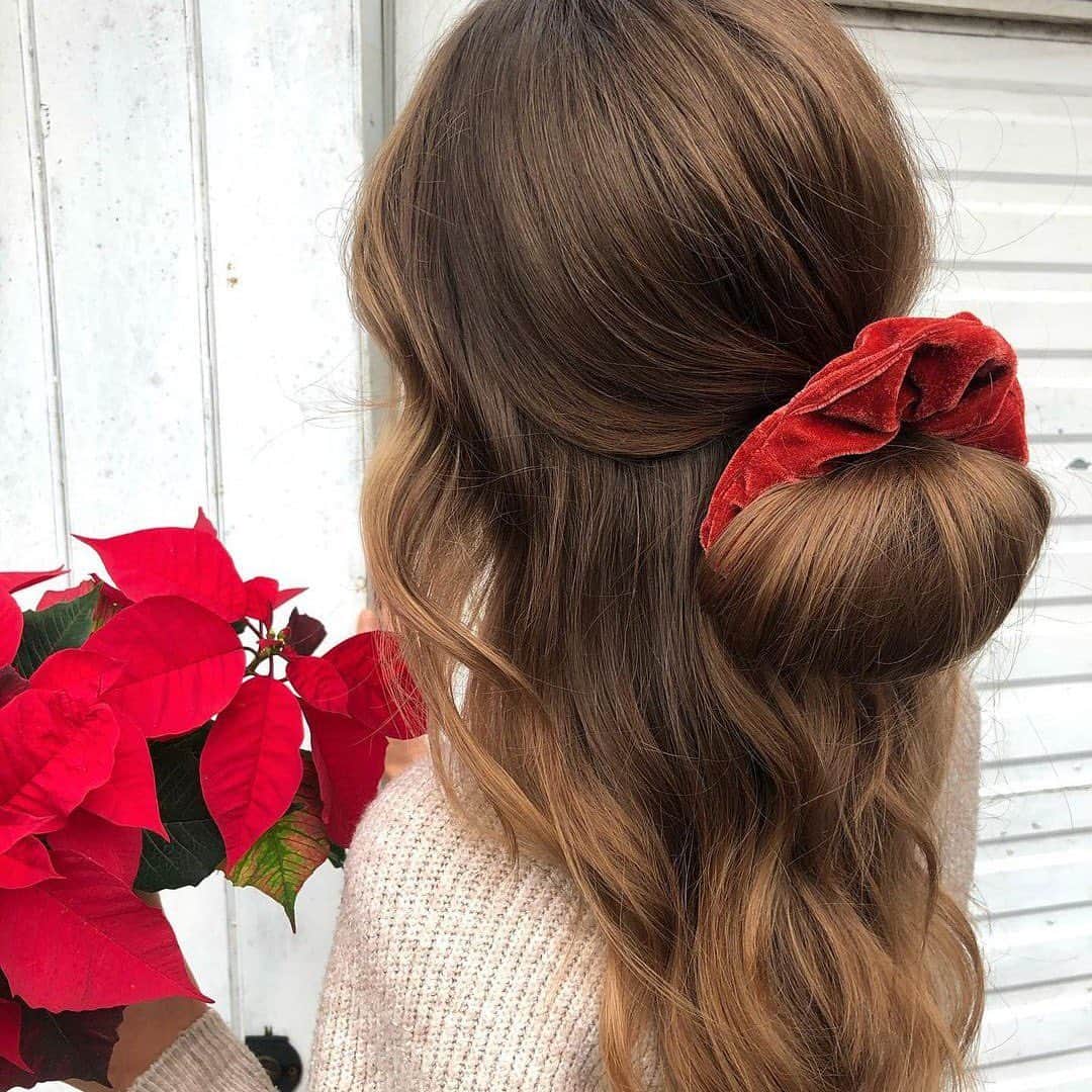 アクセサライズのインスタグラム：「This half up is on point(settia) 🌹  📷: @michaelgrayhair  Tap the link in our bio to shop #Accessorize #Accessorizer #WonderFilled」