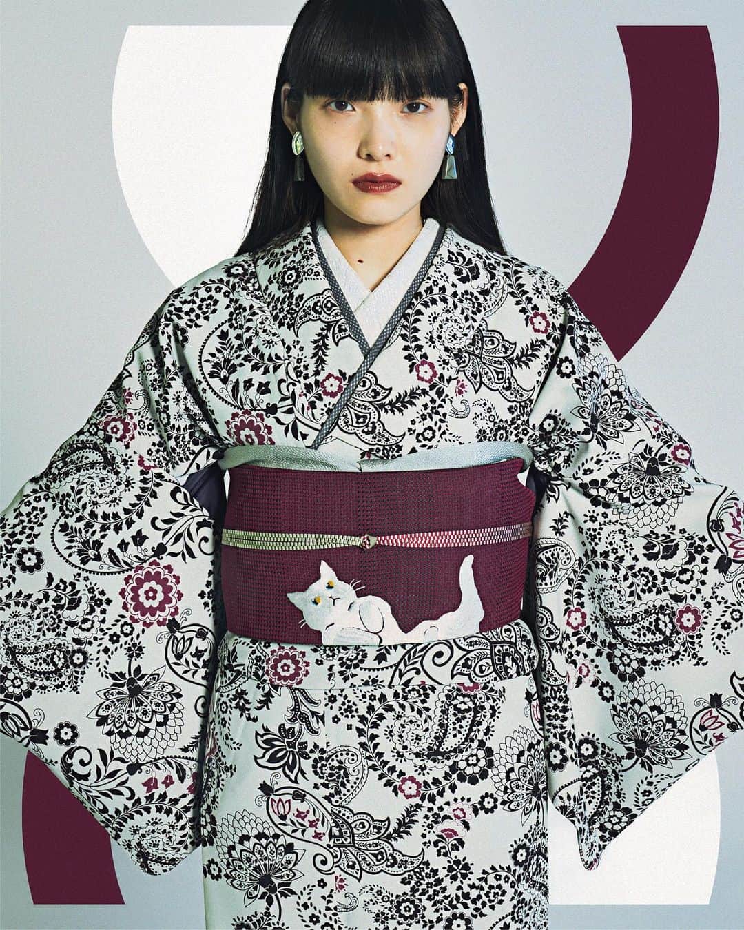 ふりふさんのインスタグラム写真 - (ふりふInstagram)「【LOOK2020AW】  "COLOR TRIP ”  textile いろはペイズリー  年代問わず多くの女性たちに愛されるペーズリー柄。さりげなく咲いた紫のお花が上品な印象を与えます。 かわいいだけでは物足りない、個性を表現できるデザインです。  #2020AW #furifu #COLORTRIP #色旅 #着物ビギナー #いろは #レース #初詣 #すぐに変われる魔法がある」12月23日 19時09分 - furifufurifu