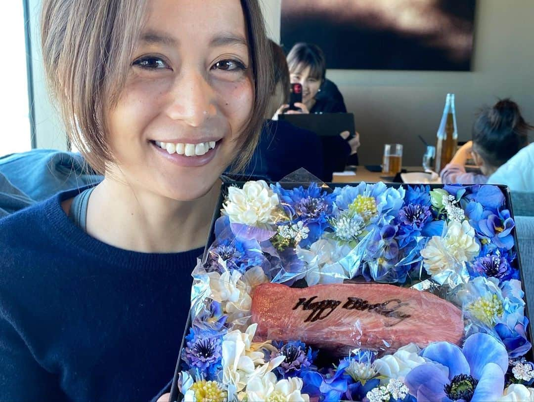 河中あいさんのインスタグラム写真 - (河中あいInstagram)「ももちゃんのお誕生日祝い❤︎ おめでとーーー😘✨ 福永ちなちゃんと計画立ててサプライズ？になったかな？笑 大成功❤︎ グラビア時代から二人とも変わらず面白いし綺麗なもんだから刺激になるよ❤︎ 来年3人で何か出来たらいいなぁなんて漠然と考えてる✨ 計画だけで終わらないように来年も引き続き月一で集まれたらいいな😎 #佐野夏芽#福永ちな#河中あい #お誕生日おめでとう🎂」12月23日 19時10分 - aikawanaka_