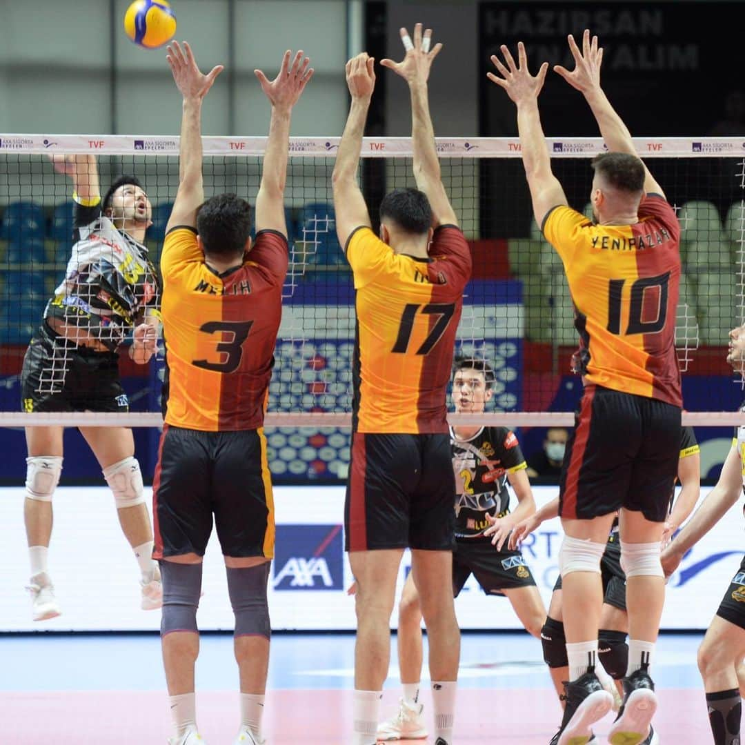 ガラタサライSKさんのインスタグラム写真 - (ガラタサライSKInstagram)「📸 3-0 galibiyetimizle sonuçlanan Galatasaray HDI Sigorta-Arhavi Voleybol karşılaşmasından kareler. #FileninAslanları」12月23日 19時29分 - galatasaray