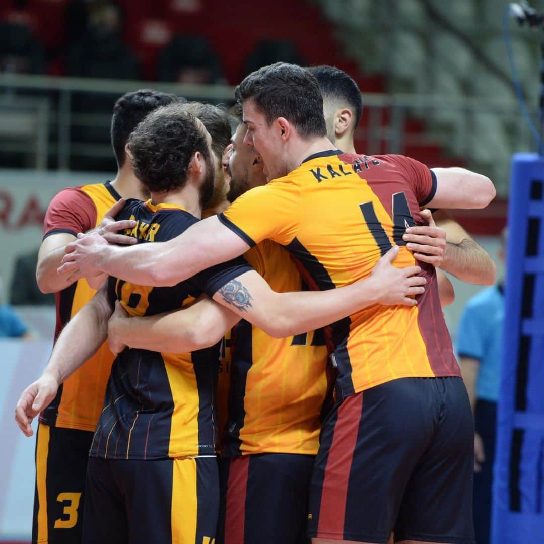 ガラタサライSKさんのインスタグラム写真 - (ガラタサライSKInstagram)「📸 3-0 galibiyetimizle sonuçlanan Galatasaray HDI Sigorta-Arhavi Voleybol karşılaşmasından kareler. #FileninAslanları」12月23日 19時29分 - galatasaray