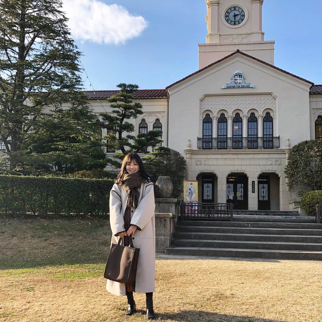 小林玲美さんのインスタグラム写真 - (小林玲美Instagram)「. ひさしぶりの学校〜！ 卒論も大詰めやあがんばろう🦦 ㅤㅤ  パイピングコート街中でいろんな人とかぶるけど可愛い◎」12月23日 19時29分 - _r_1124