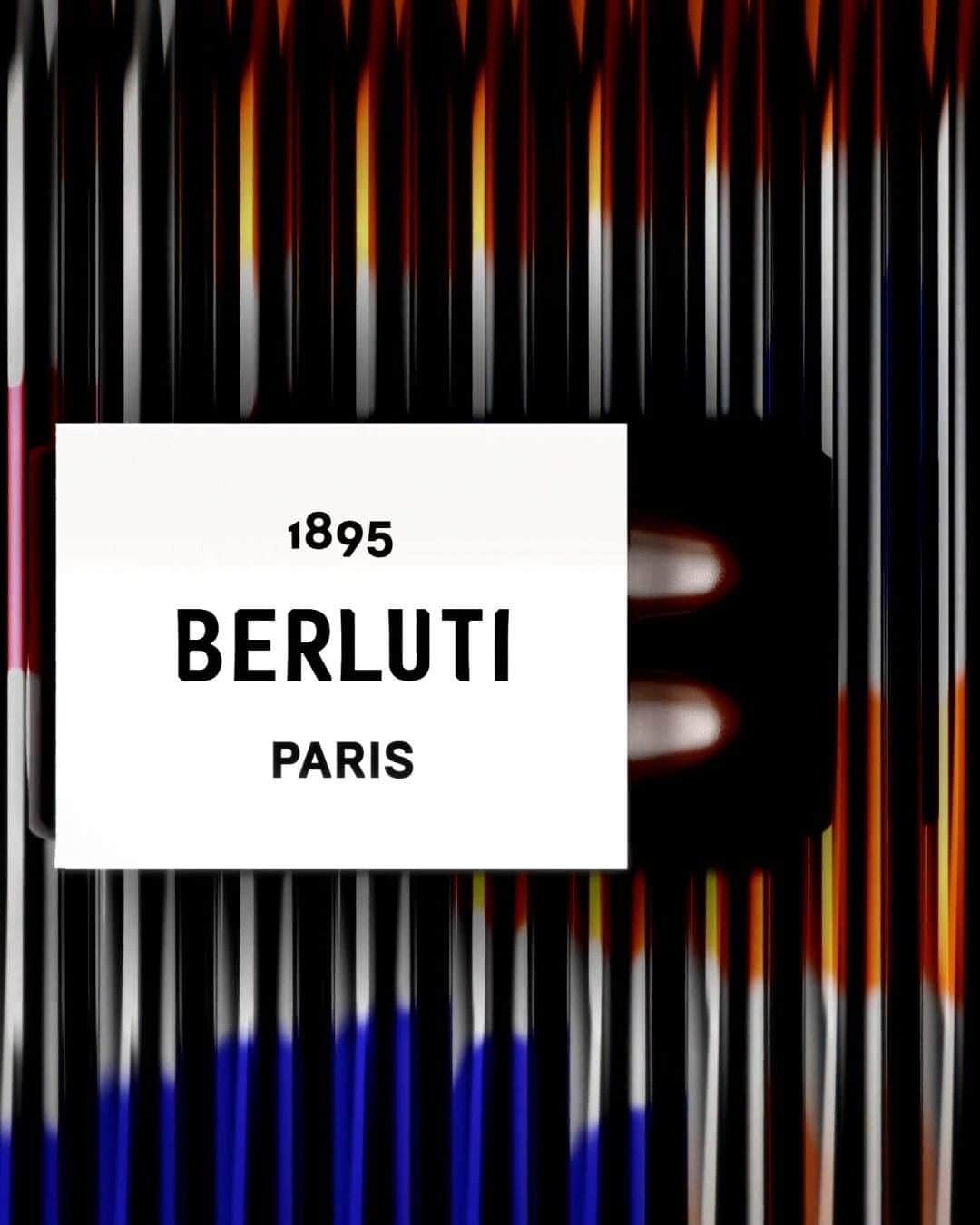ベルルッティのインスタグラム：「- THE #BERLUTI MAISON WISHES YOU HAPPY HOLIDAYS -  Stay tuned, your Berluti gift is on the way.  Our gift selection is available In-Store and on the E-Shop.」