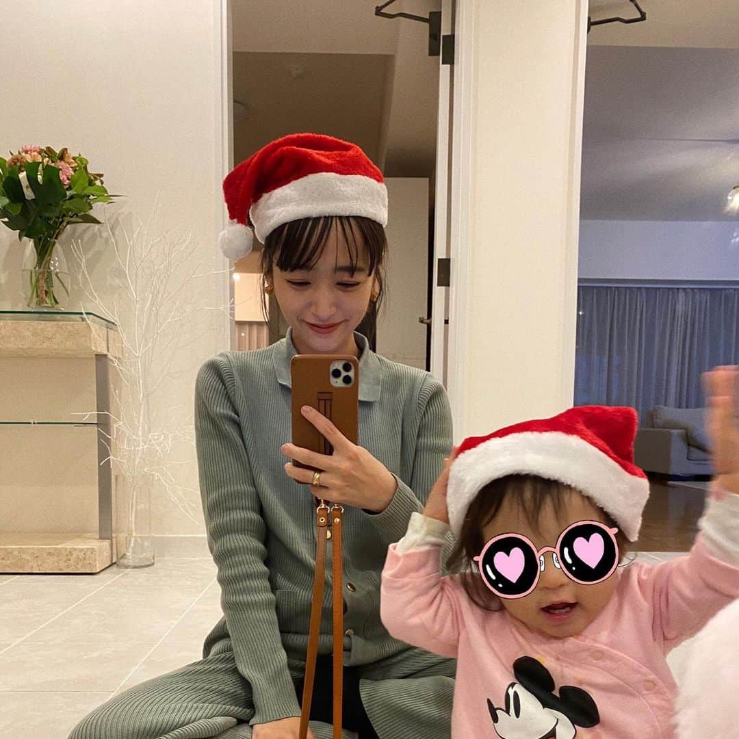 近藤千尋のインスタグラム：「今日でお仕事納めでした💜 今年も皆様のおかげで 楽しく平和にお仕事ができました😭❗️ 育児と仕事で白目な日もありましたがw 明日から冬休み❗️ まったりゆっくり子供達と過ごすぞ😍  今日は長女のスクールのクリスマス会🎄  明日はイヴ😍 皆様素敵なクリスマスを…♥️♥️♥️」