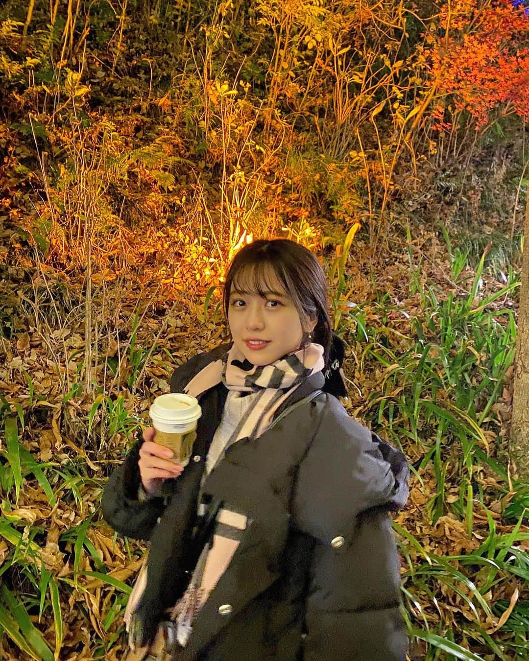 篠崎彩奈さんのインスタグラム写真 - (篠崎彩奈Instagram)「スタバのコーヒークリームラテがすごく美味しかった！ 調べたらなかなか出会えないんですね... いつでも飲めたらいいのに〜🥺  今日の昼間の天気は暖かくて とても好きでした❤︎  @starbucks_j  #スターバックス #コーヒークリームラテ  #コーヒー #カフェラテ」12月23日 19時40分 - ayana.s_official