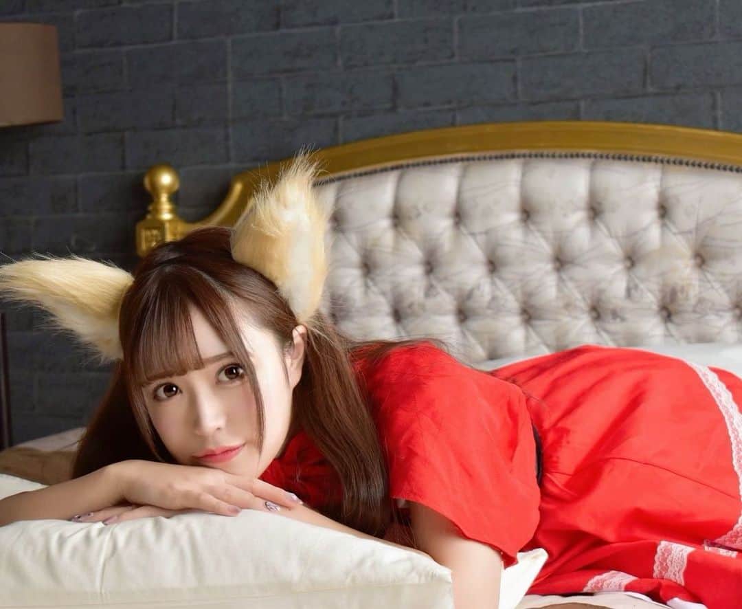 木咲りんのインスタグラム：「* ⋆﻿  明日からお仕事復帰します🥺🧡 年末まで楽しんでいこうね(๑˃̵ᴗ˂̵)و🎁💕 ⋆ ⋆﻿  * #idol#cosplay#cosplaygirl#japaneseidol#japanesegirl#asiangirls#asianbeauty#アイドル#ハニスパ #ハニースパイス#撮影会 #ロリ#ロリコン#赤ずきんちゃん#被写体になります#撮影モデル#グラビア撮影#コスプレ#コスプレイヤー#コスプレ女子#被写体モデル #秋葉原#被写体#赤ずきん#粉我#偶像#コスプレ撮影#りんぐらむ#맛스타그램#인스타푸드」