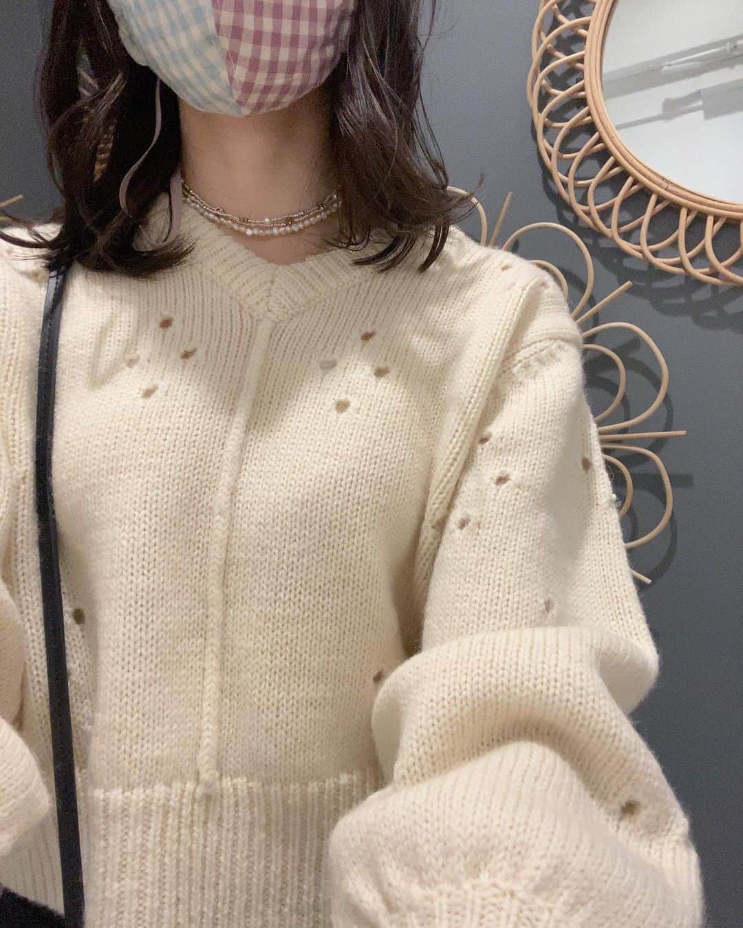 川村礼美のインスタグラム：「美容院行き納め✂︎ とお気に入りのニット🧶」