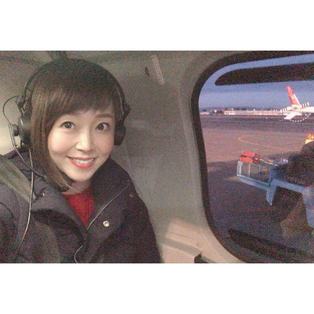 恒川英里のインスタグラム：「ヘリコプターに乗って夜空へ⭐️  今年のクリスマスは自宅で過ごすという皆さんのために、東海地方の冬の景色を空からお伝えします！ どんな景色だったかは… 明日の #ニュースOne で🥰  #東海テレビ #アナウンサー #恒川英里 #イルミネーション」