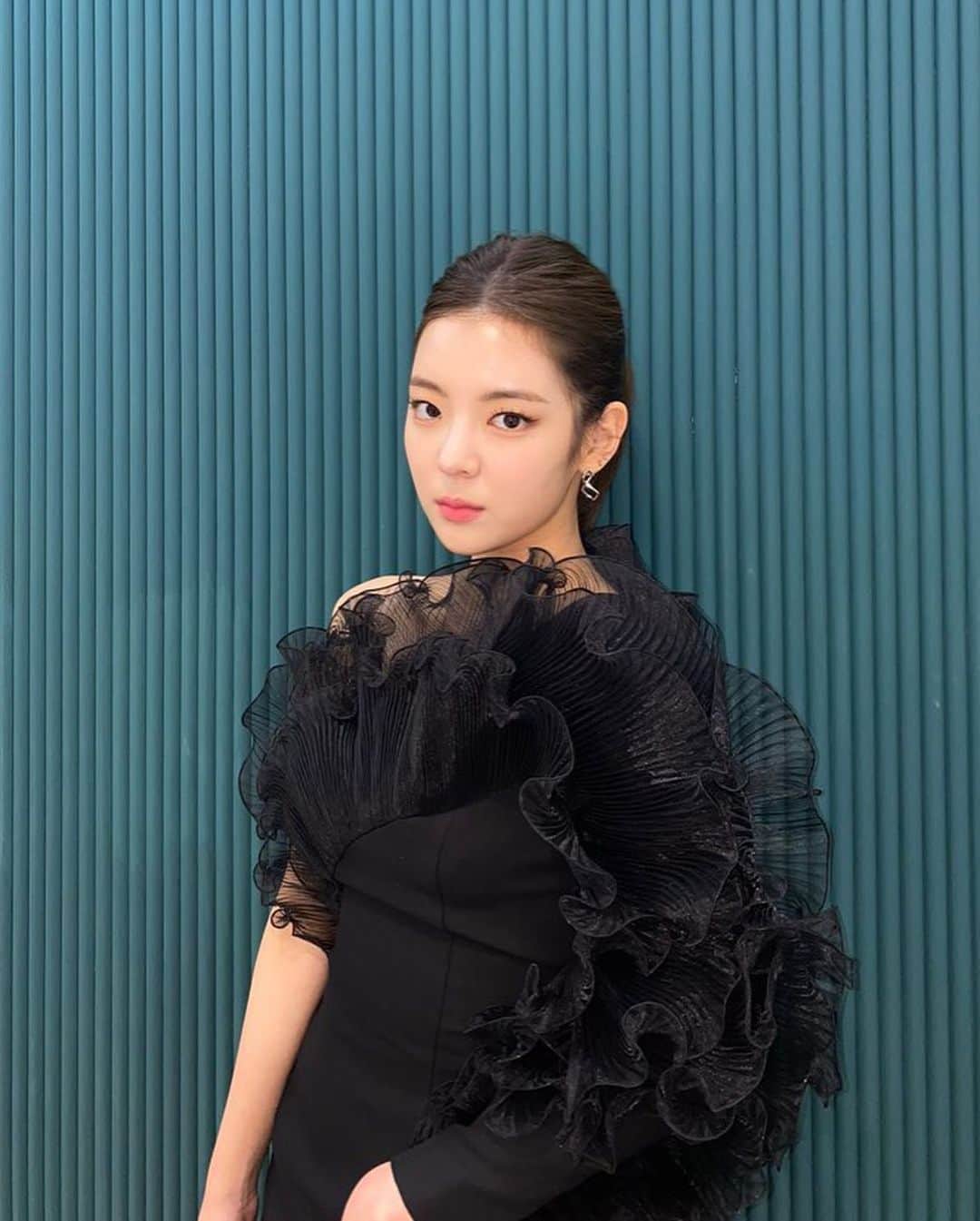 ITZYさんのインスタグラム写真 - (ITZYInstagram)「🖤」12月23日 19時49分 - itzy.all.in.us