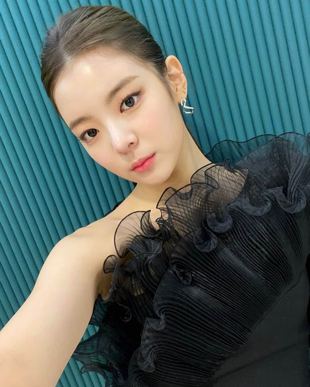 ITZYさんのインスタグラム写真 - (ITZYInstagram)「🖤」12月23日 19時49分 - itzy.all.in.us