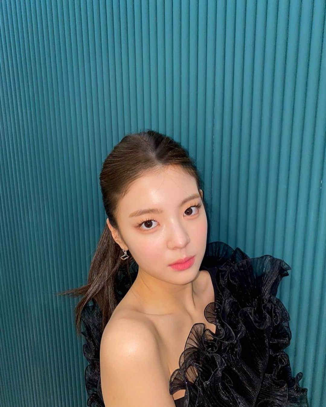 ITZYさんのインスタグラム写真 - (ITZYInstagram)「🖤」12月23日 19時49分 - itzy.all.in.us