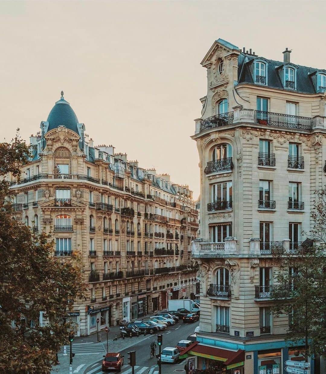 のインスタグラム：「The City of Love ❤️   We hope you enjoyed our virtual tour of Paris this month! Have you visited? If so, what are your must-see spots there?  📸: @parisobviously , @parisvisuals」