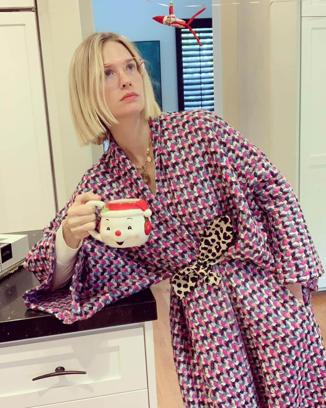 ジャニュアリー・ジョーンズのインスタグラム：「This is what we refer to as formal Holiday wear in my house.」